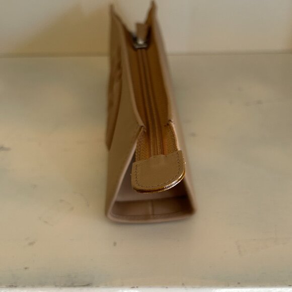 【9.28】#4 Preowned Value $300 Ferragamo Pouch - Picture 2 of 8